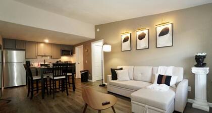 King Suite - 10 min to Ft Moore