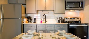 King Suite, Quiet Relaxing Stay 15 mins to Ft Moore