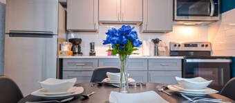 Azure Oasis - Convenient Comfort, Near Fort Moore