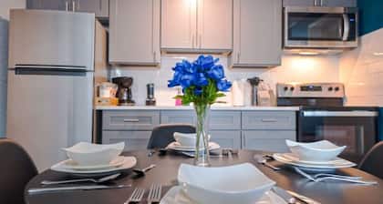 Azure Oasis - Convenient Comfort, Near Fort Moore