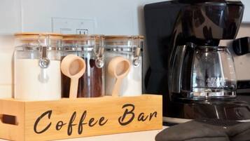 Kaffee und/oder Kaffeemaschine