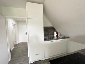 Geladeira, fogão, cooktop, cafeteira/chaleira
