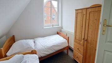 2 Schlafzimmer, Reisekinderbett, kostenloses WLAN, Bettwäsche