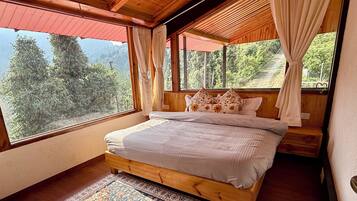 6 bedrooms, free WiFi, bed sheets