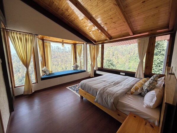 6 bedrooms, WiFi, bed sheets