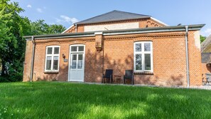 Exterior - Vacation apartment Sylt on the Holmhof near St. Peter-Ording with petting zoo (Poppenbüll)