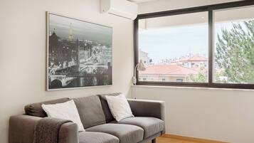 Apartamento básico, 1 cama doble con sofá cama, no fumadores | Zona de estar