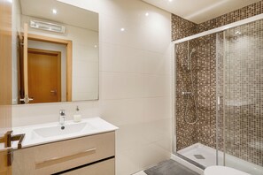 Basic Apartment, 1 Double Bed with Sofa bed, Non Smoking | Bathroom - The Light Stay at Cascais (Cascais)