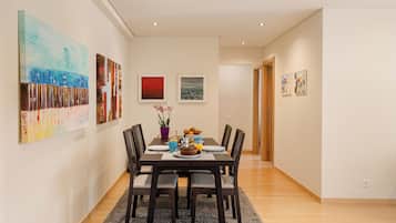 Apartamento básico, 1 cama doble con sofá cama, no fumadores | Zona de estar