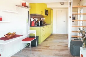 Mikrobølgeovn, kokeplater og oppvaskmaskin