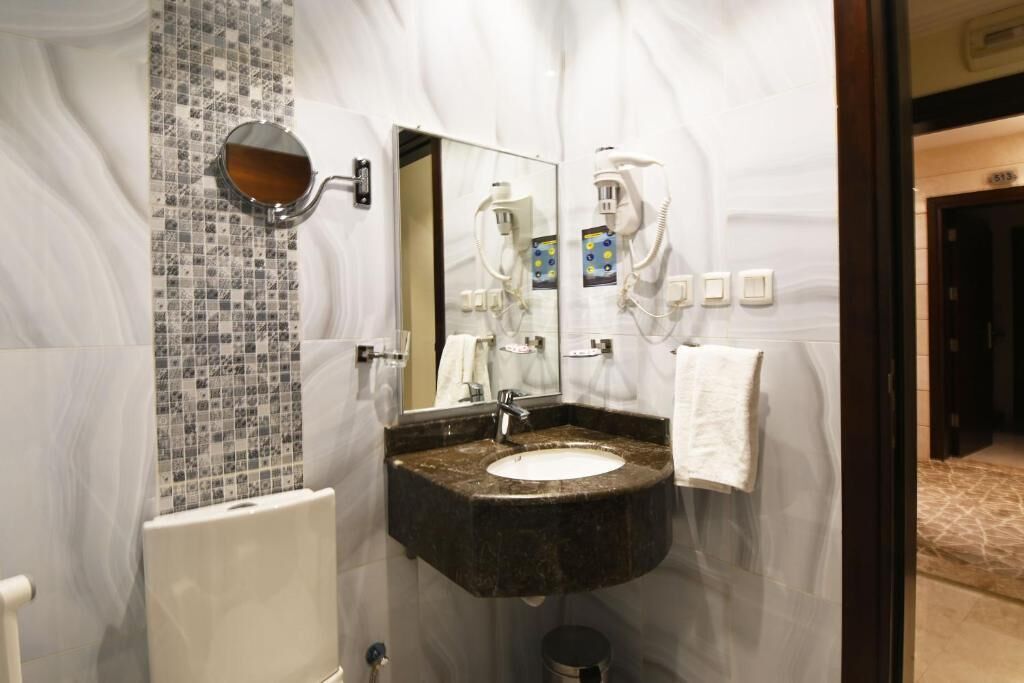 Bruser, hårtørrer, håndklæder, Sæbe