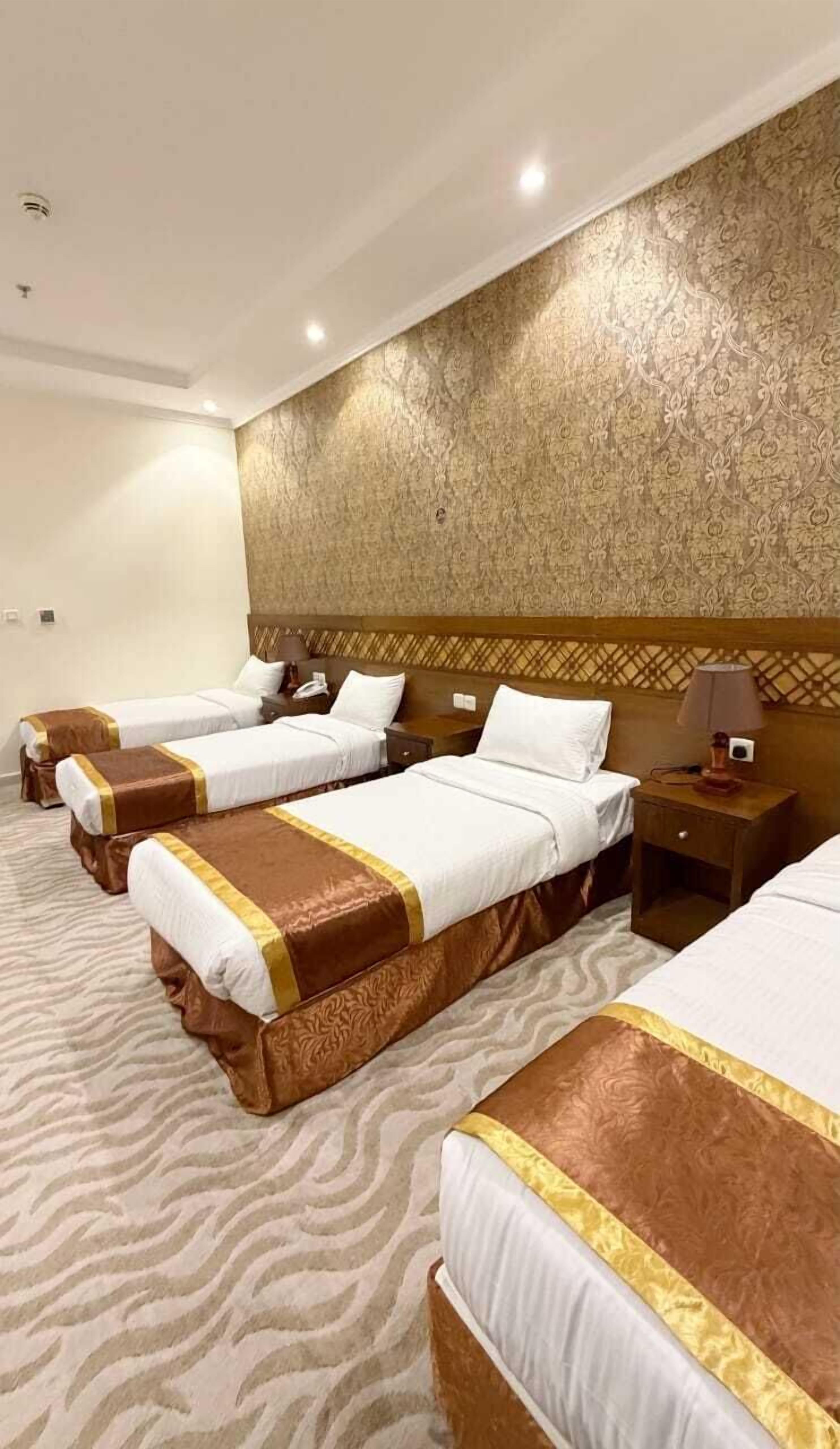 Værelse til 4 personer | Premium-sengetøj, arbejdsområde til bærbare computere, gratis Wi-Fi