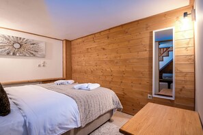 1 slaapkamer, een strijkplank/strijkijzer, wifi