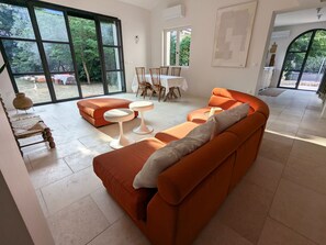 Living area - Charming farmhouse -Pool - 3 bedrooms - air conditioning (Nîmes)