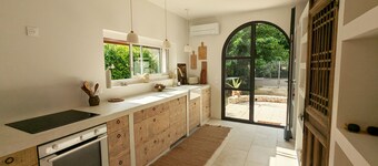 Charming farmhouse -Pool - 3 bedrooms - air conditioning