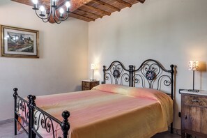 1 bedroom, WiFi, bed sheets - Apartment 'Maestrale' with Shared Pool, Wi-Fi and Air Conditioning (Scandicci)