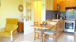 Fridge, microwave, oven, coffee/tea maker