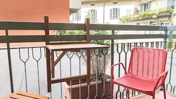 Classic Double Room, 2 Twin Beds, Courtyard View | Terrace/patio