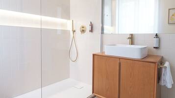 Comfort Double Room, City View | Bathroom | Shower, hair dryer, towels, soap