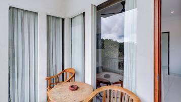 Standard Suite, 1 Double Bed | Premium bedding, in-room safe, free WiFi, bed sheets