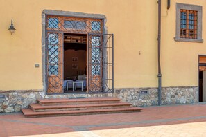 تفاصيل الفندق من الخارج