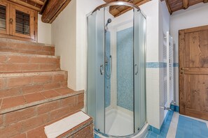 Doccia, asciugacapelli, asciugamani