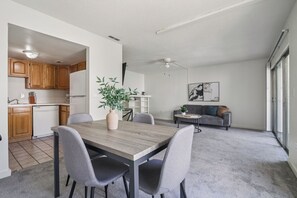 Smart TV, fireplace, books, offices