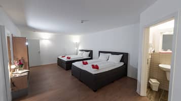 Escritorio y espacio para trabajar con laptop