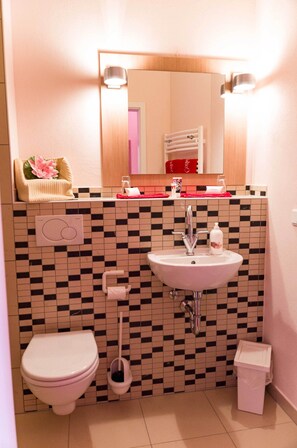 Comfort Double or Twin Room, 1 Queen Bed | Bathroom | Shower, hair dryer, soap, shampoo