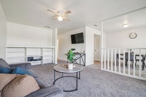 Smart-TV, Bücher, Arbeitsbereiche