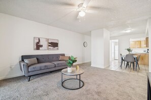 Smart TV, books, offices - The Trails M163 I Comfy 2 Bed 2 Bath (Gainsville)