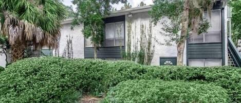 المنطقة المحيطة بالمنشأة