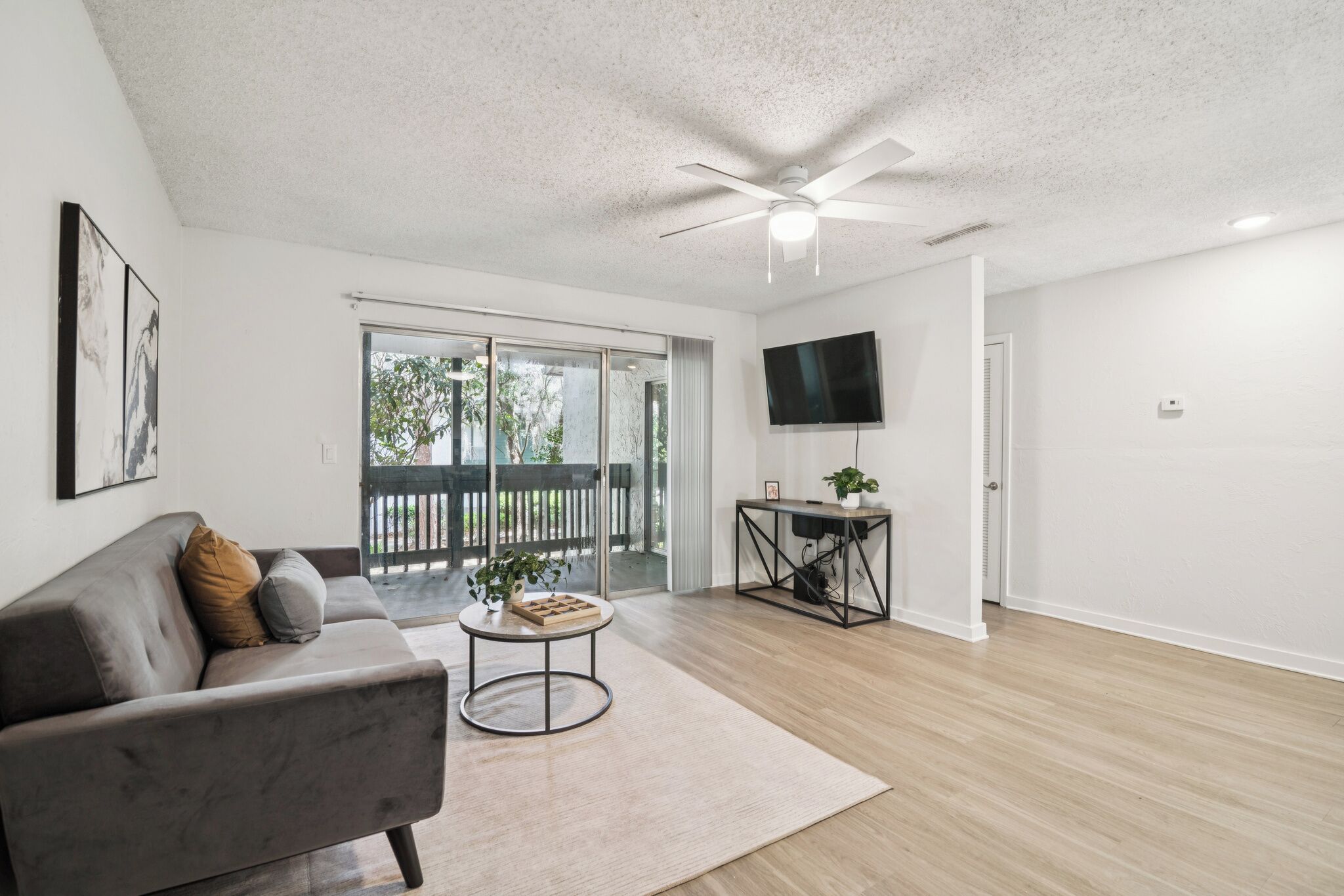 Smart TV, books, offices