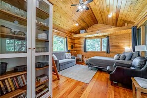 Silitysrauta/-lauta, Wi-Fi, vuodevaatteet