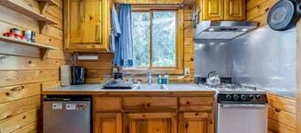 Cove Cabin Retreat, Private and Peaceful