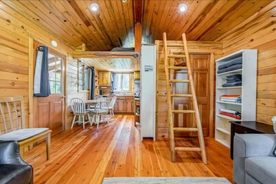 Cove Cabin Retreat, Private and Peaceful