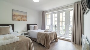 Superior Apartment, Balcony, City View | Iron/ironing board, free WiFi - Riverside House (Reading)