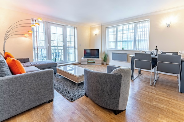 Superior Apartment, Balcony, City View | Living area