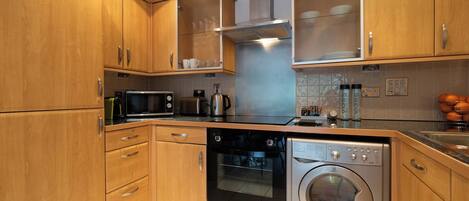 Superior Apartment, Balcony, City View | Private kitchen