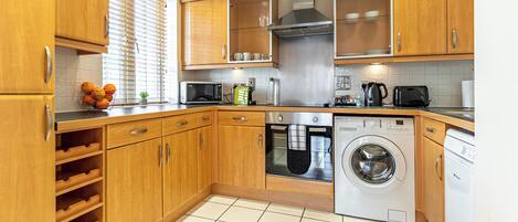 Superior Apartment, Balcony, City View | Private kitchen