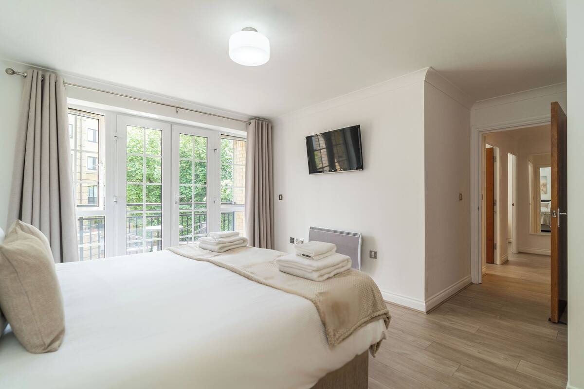 Superior Apartment, Balcony, City View | Iron/ironing board, free WiFi