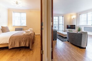 Căn hộ Superior, ban công, quang cảnh thành phố | Bàn ủi/dụng cụ ủi quần áo, truy cập Internet không dây miễn phí 