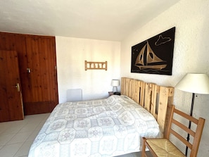 2 bedrooms