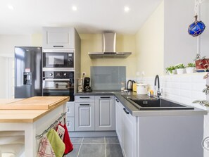 Kühlschrank, Mikrowelle, Geschirrspüler