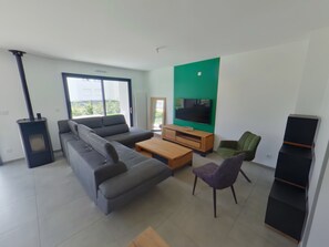 TV - Comfortable house in Les Rousses, 12 guests, near ski and lake (Les Rousses)