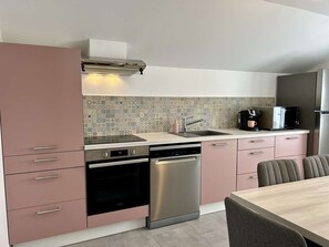 Fridge, oven, coffee/tea maker