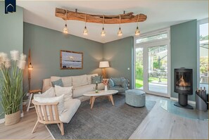 Fernseher, Kamin, Stereoanlage