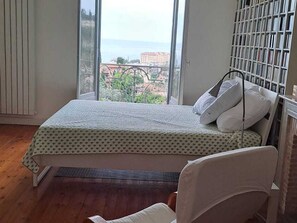 2 bedrooms, bed sheets - Spacious 3P in quiet palace, sea view in Menton (Menton)