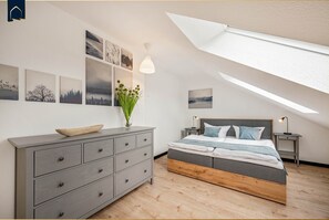 2 bedrooms, desk, free WiFi, bed sheets