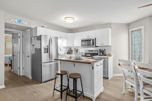 Micro-ondes, four, plaque de cuisson, lave-vaisselle